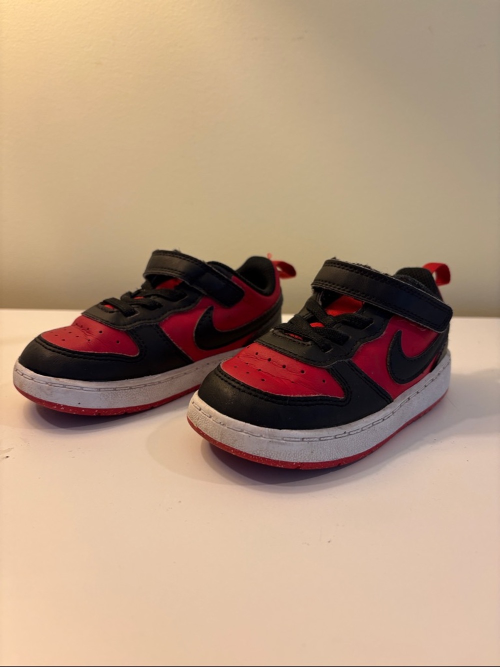 Nike Boys 8C Black & Red Sneakers with Hook-and-Loop Strap